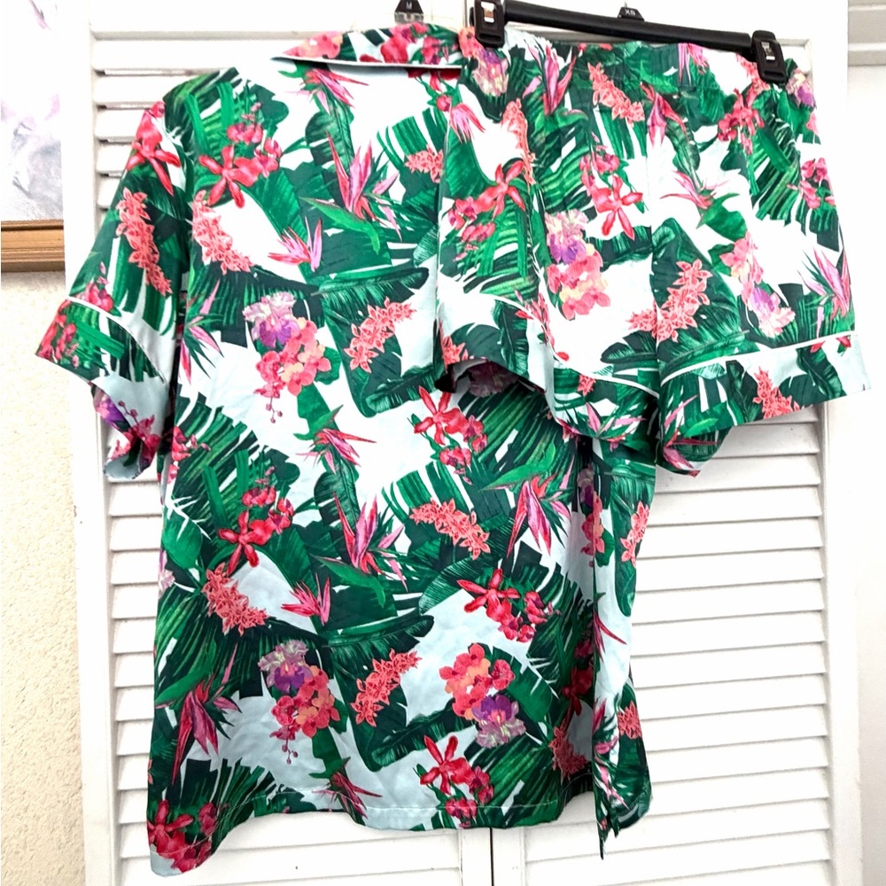 VICTORIA’S SECRET Tropical Floral Satin set shorts and button shirt with pocket - Picture 11 of 15